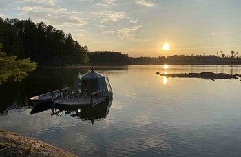 Bo i Yggdrasil igloo i Årjäng