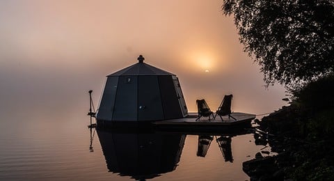 Bo i Yggdrasil igloo i Örebro