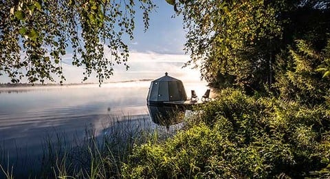 Bo i Yggdrasil igloo i Örebro