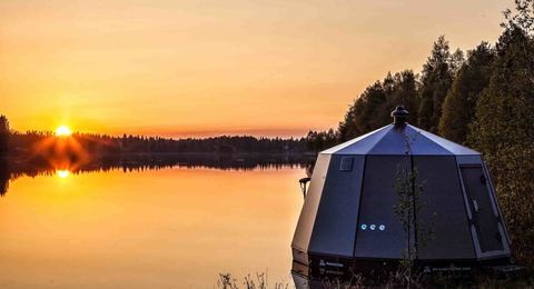 Bo i Yggdrasil igloo i Örebro