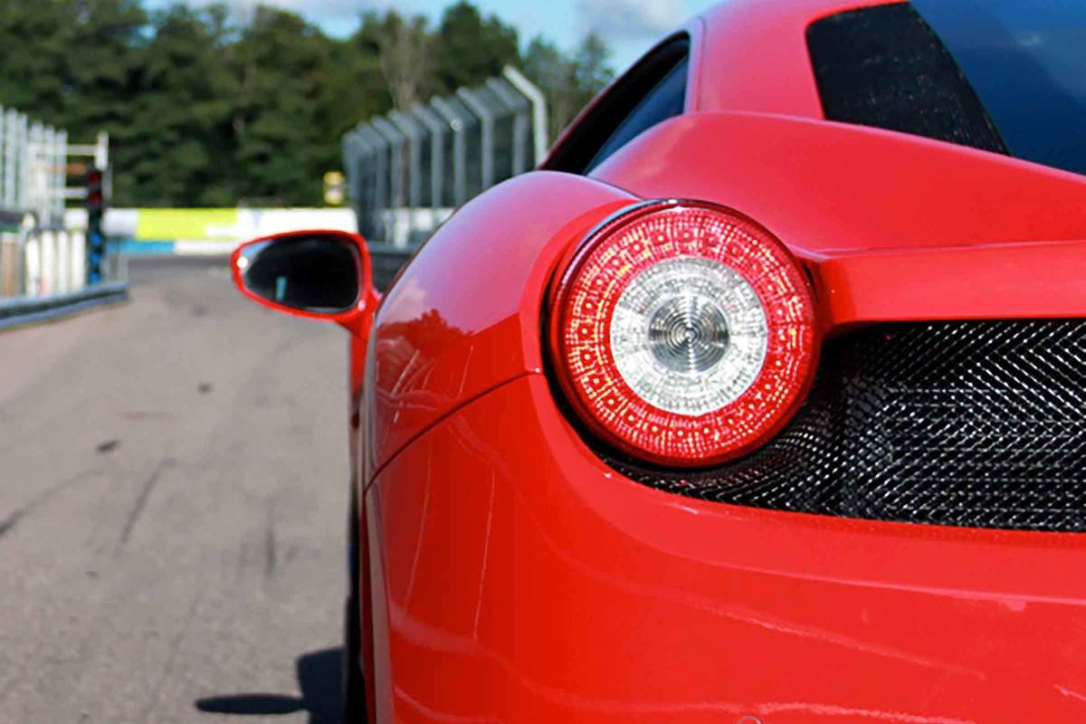 Kör Ferrari på Racingbana