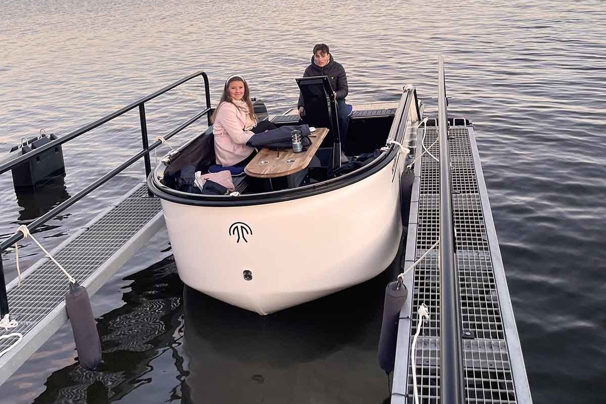 Privat sightseeing i elbåt i Linköping