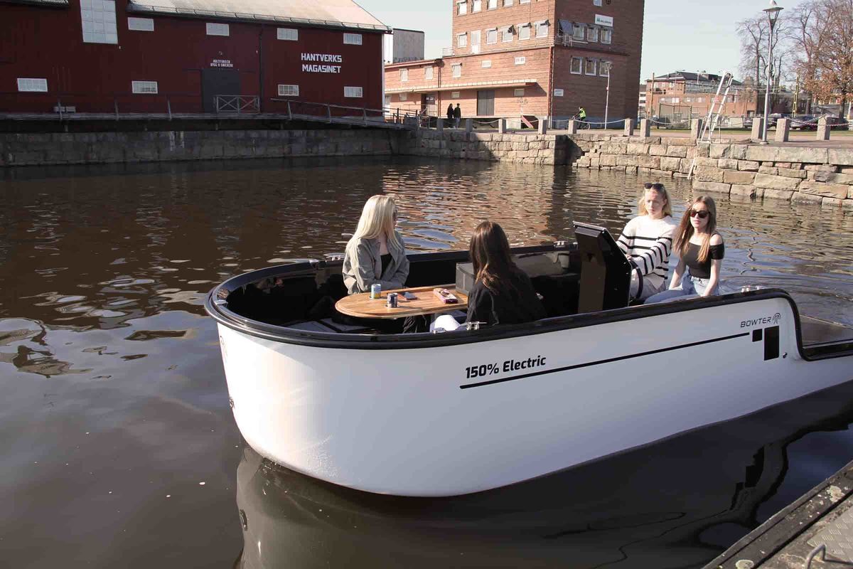 Privat sightseeing i elbåt i Växjö